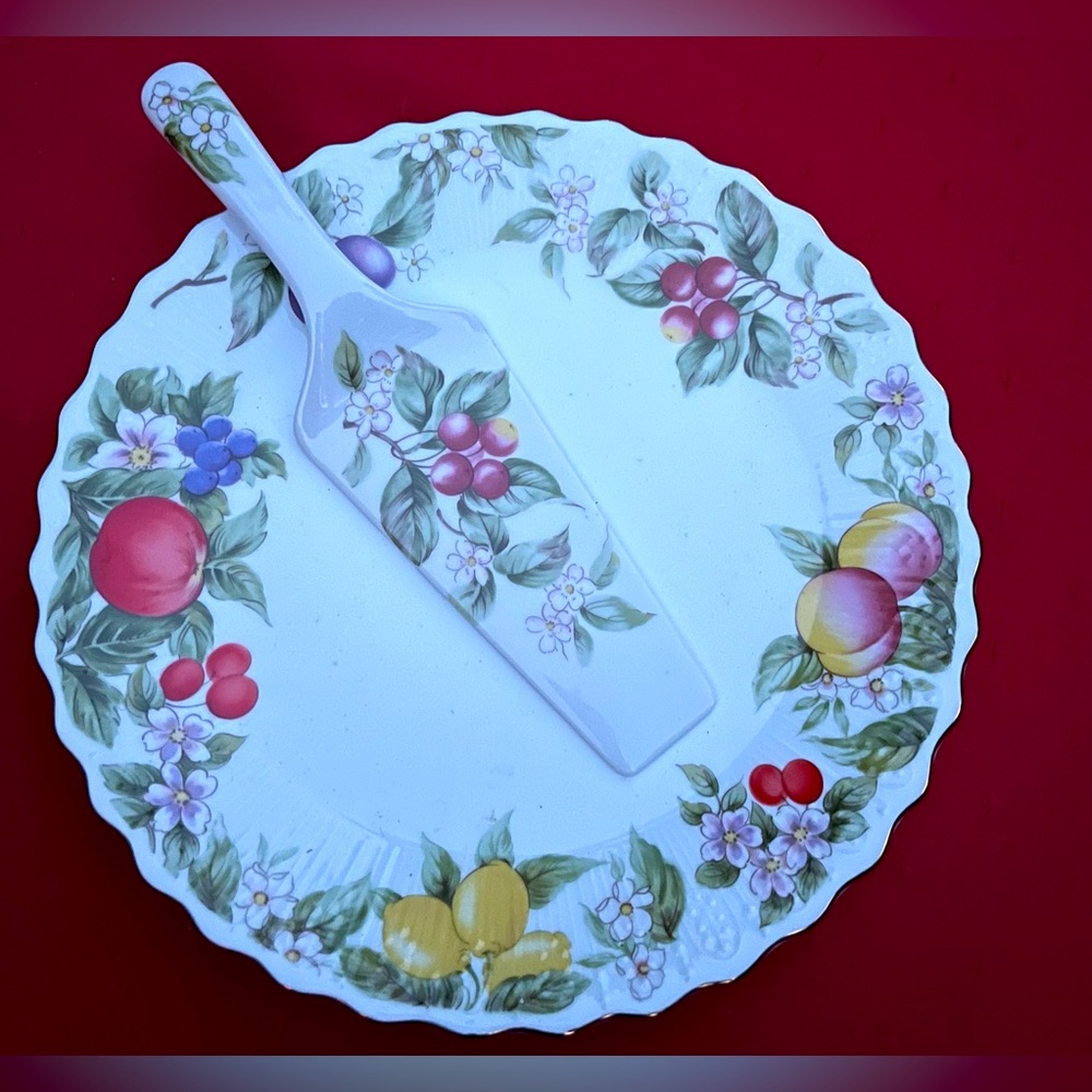 Andrea by Sadek Porcelain Cake Plate with Server
